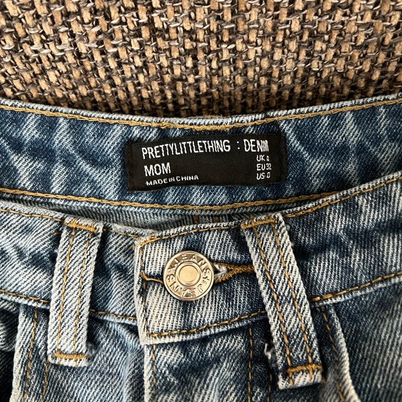 PrettyLittle Thing Mom Jeans - Picture 3 of 4